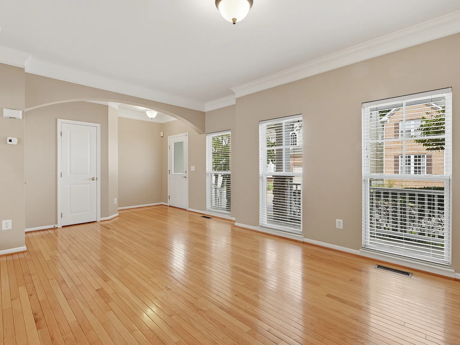 4 bed, 3.5 bath, 3150 sqft, $3,990 — Photo 4