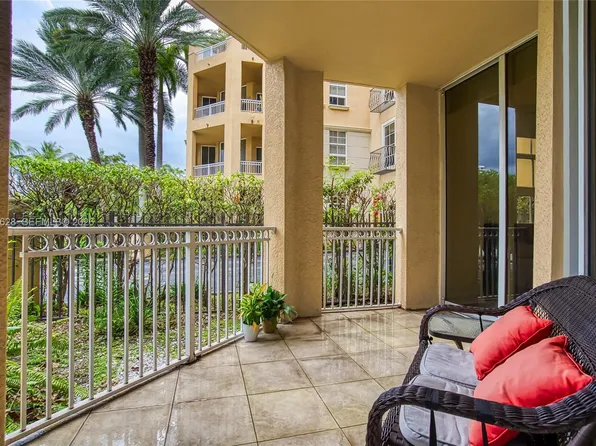 3001 NE 185th St APT 135, Aventura, FL 33180