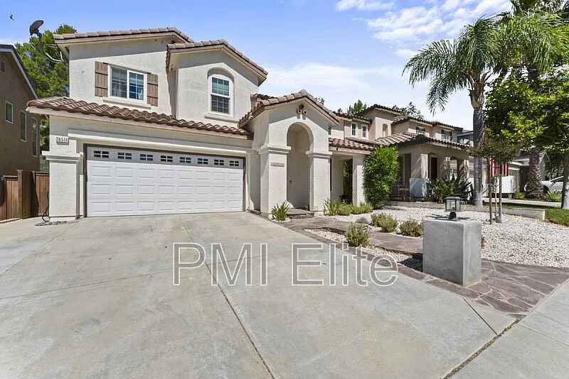 3 bed, 2.5 bath, 1847 sqft, $4,700 — Photo 4