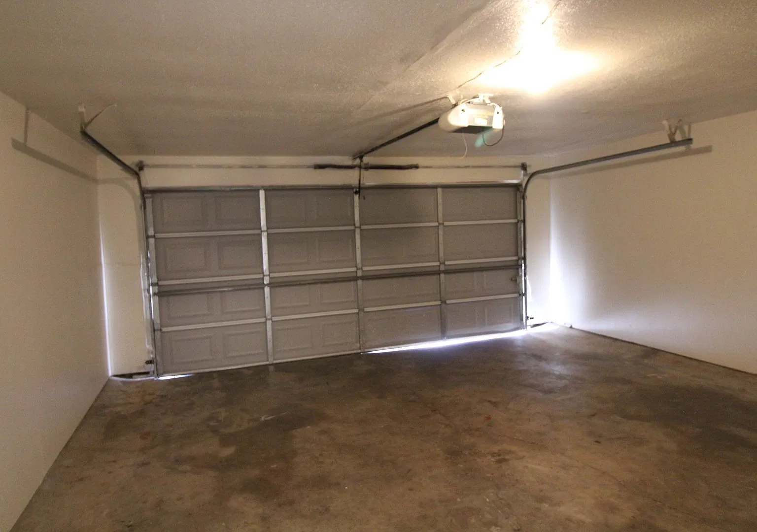 Move in Special!! 3 Bed, 2 bath, 2 car garage home - Noble, OK — Photo 2
