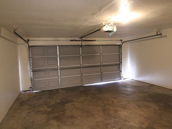 2nd image of 121 Stonewood Dr