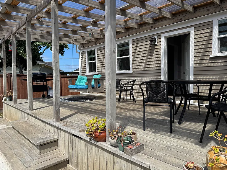 1110 East Ave — Photo 24
