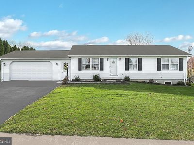 11 Corey Ln, New Oxford, PA, 17350