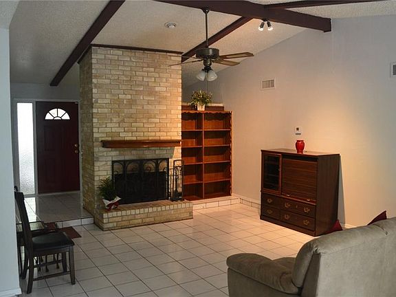 2nd image of 610 Marlow Pl