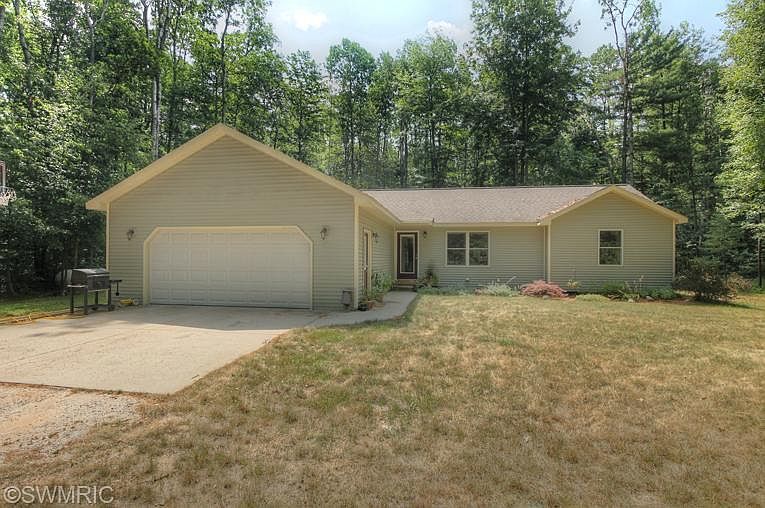 834 E Meadowood Ln, Newaygo, MI 49337 Zillow
