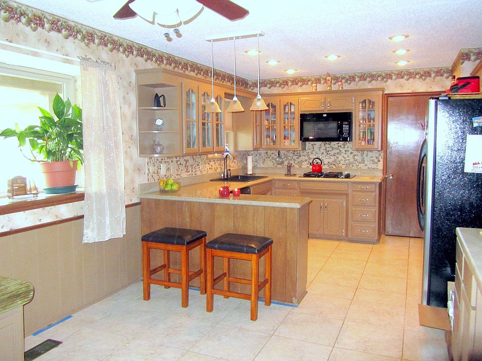 Granite & Stainless Appliances