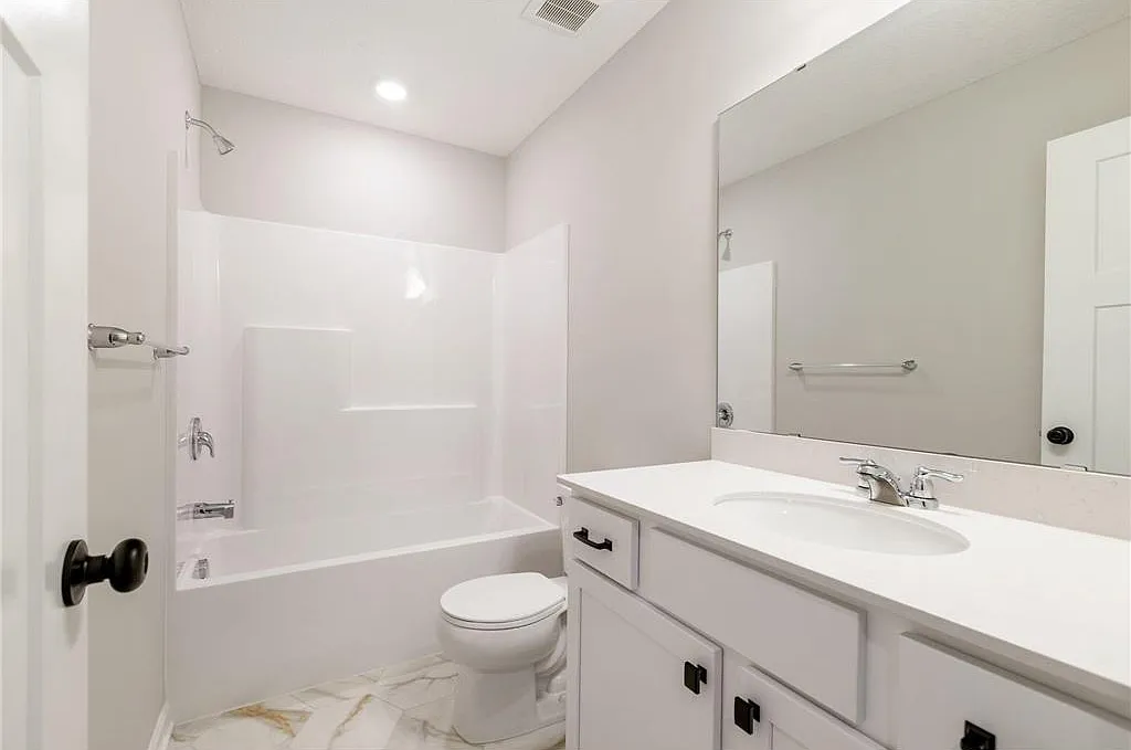3 bed, 1790 sqft, $2,699 — Photo 3
