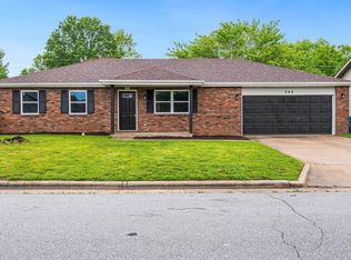 206 W Hunter Dr, Nixa, MO 65714