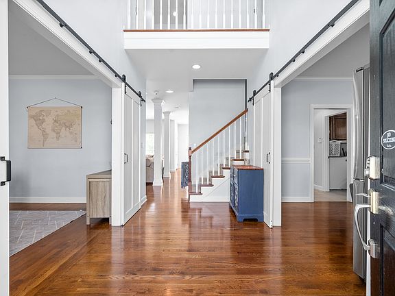 5th image of 3366 Sheffield Way