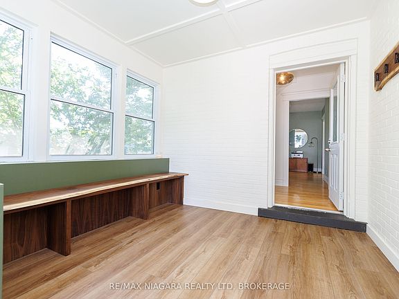 4th image of 164 Kent St