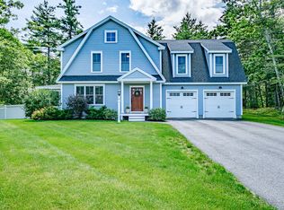 37 S Ridge Rd, Falmouth, ME 04105