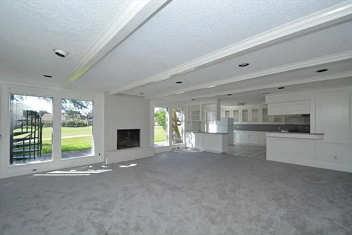 538 Longview Dr — Photo 3