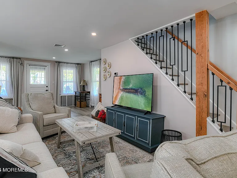 83 Broadway — Photo 13