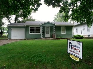 109 Iowa St, Hiawatha, KS 66434
