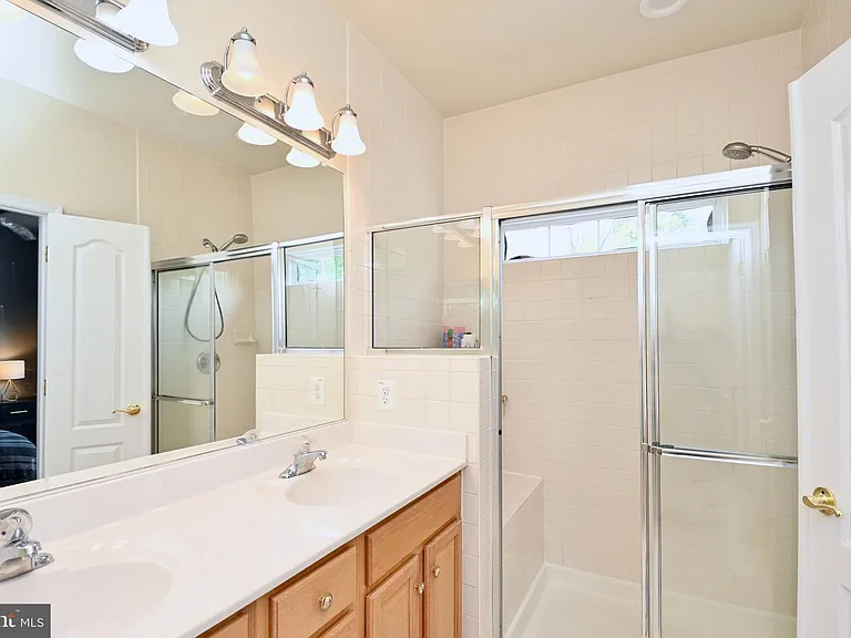 6915 Rolling Creek Way — Photo 18