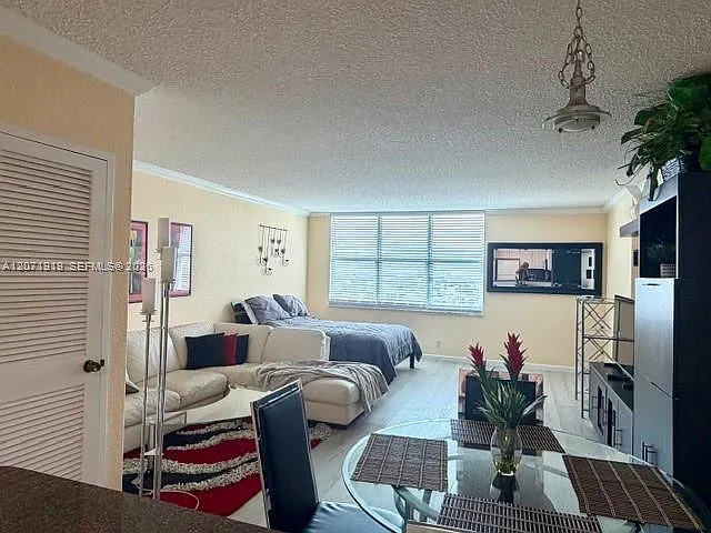 Wave Condo — Photo 2