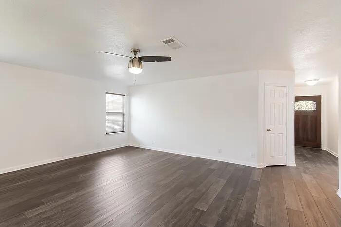 3 bed, 2.0 bath, 1553 sqft, $1,695 — Photo 4
