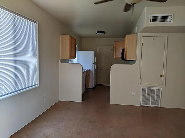 1636 E 10th St #2 — Photo 12