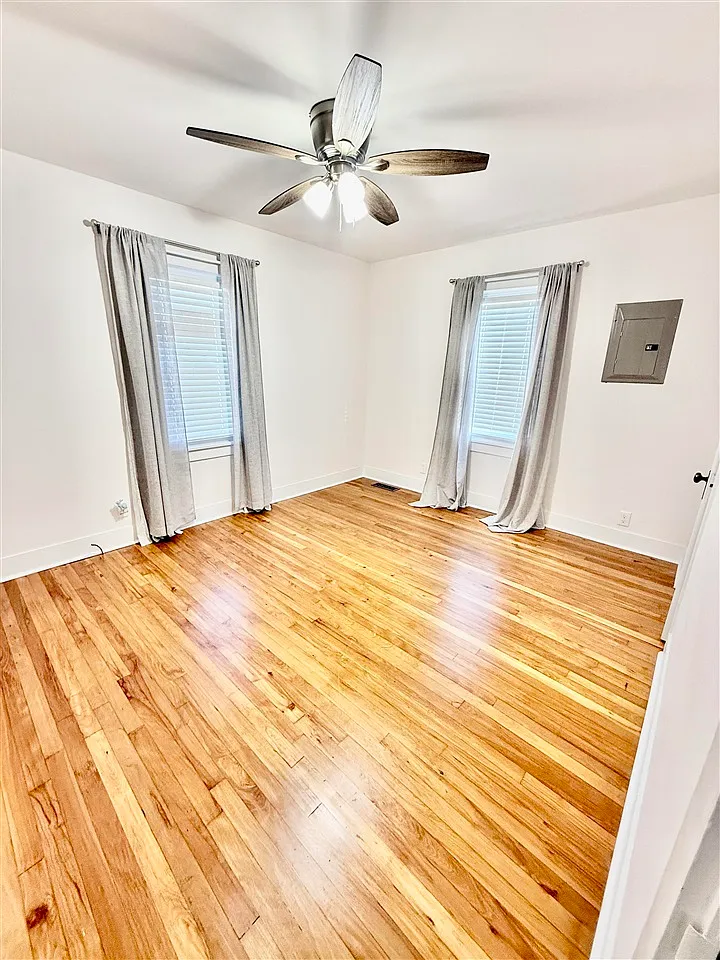 2 bed, 784 sqft, $1,800 — Photo 2