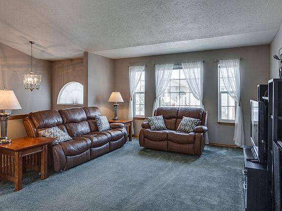4th image of 518 Frederick Ave