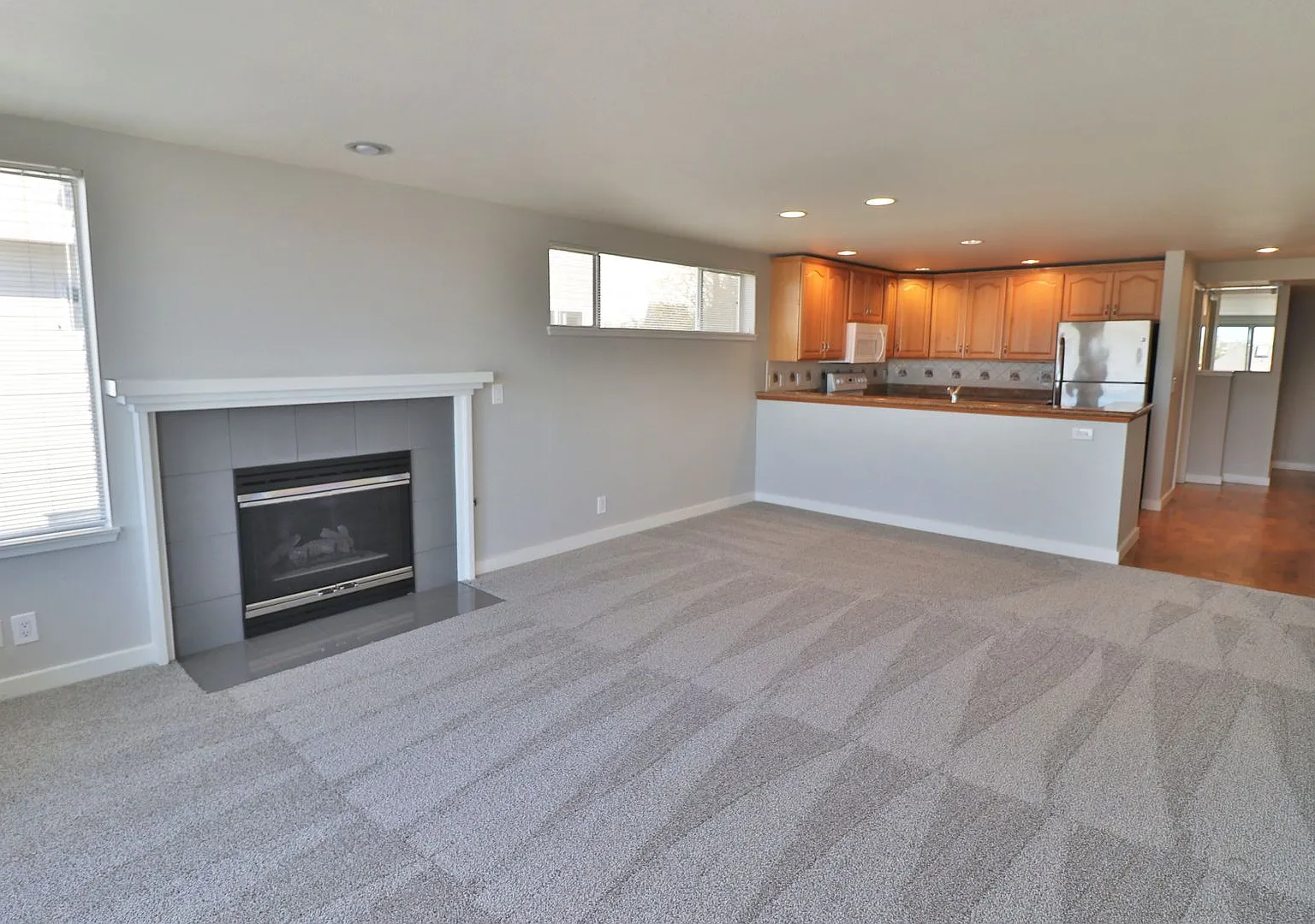 2 Bedroom Apartment In West Seattle with Great Views! — Photo 3
