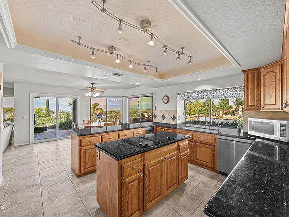 4th image of 15870 Calumet Ct