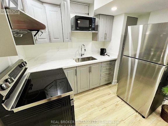 4th image of 70 Campwood Cres
