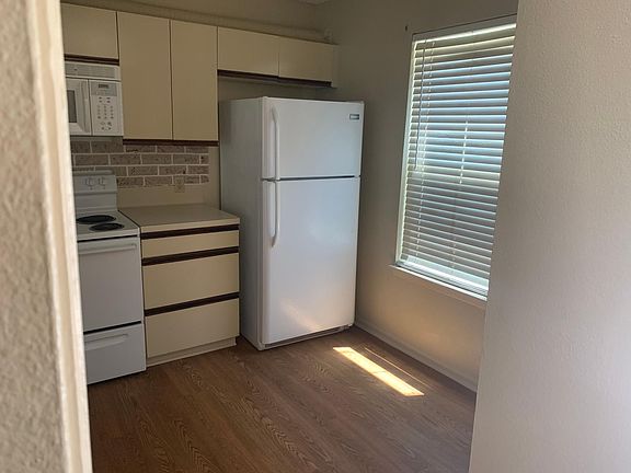4th image of 302 Saint Andrews St APT H-104