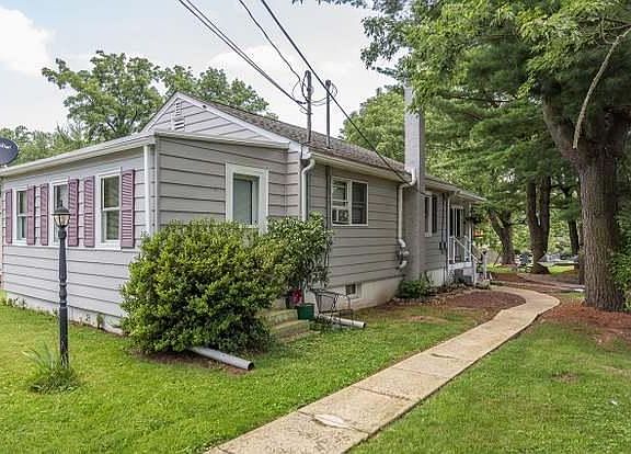 Home has been recently painted since photo 