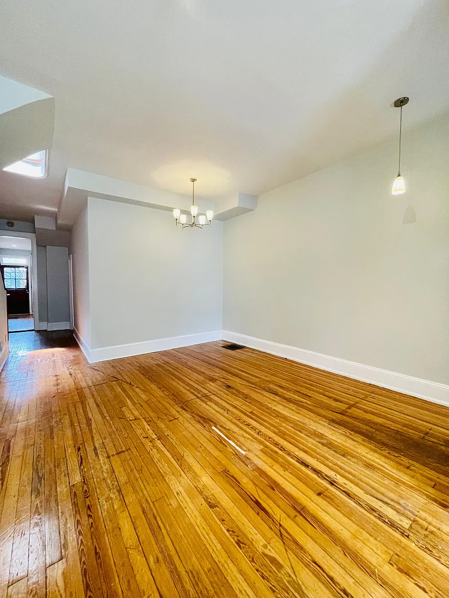 Building Photo - 126 Thomas St NW #1