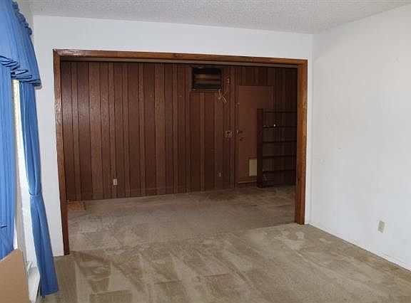 2nd image of 1425 Meadowcrest Dr