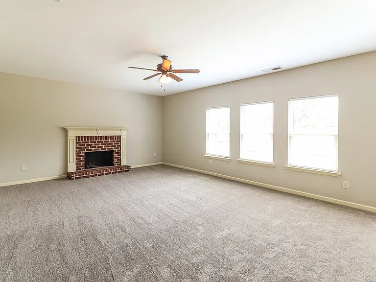 67 Hamilton Blvd NW — Photo 4