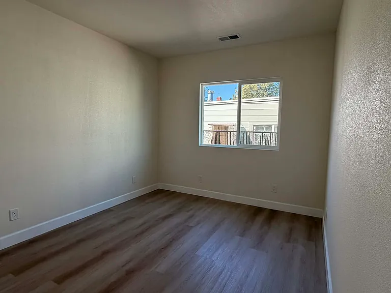 2727 Cryer St — Photo 10