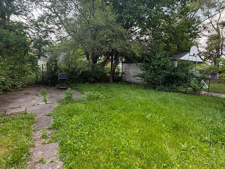 Greenlawn St — Photo 22