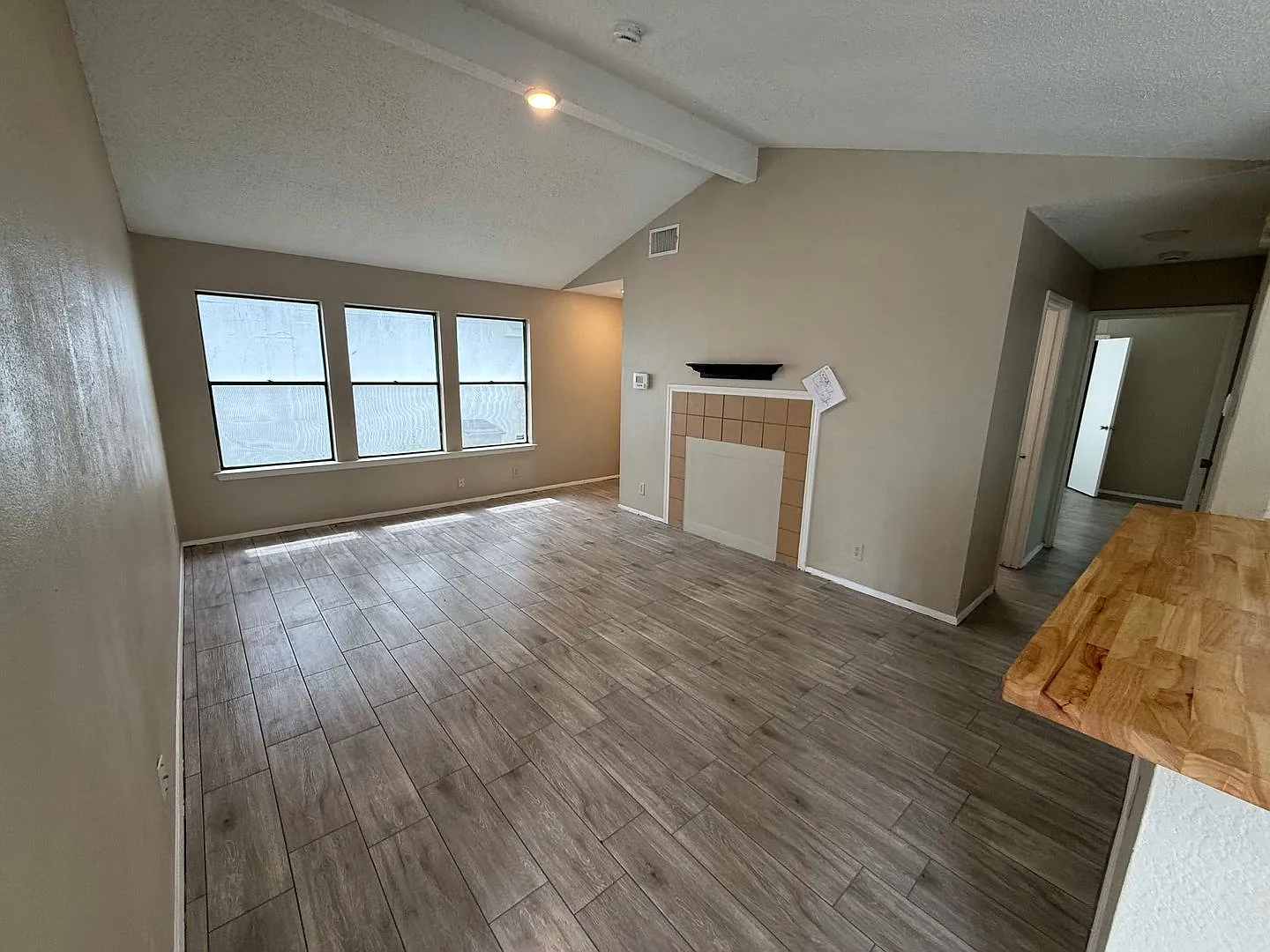Awesome Property at Round Rock — Photo 4