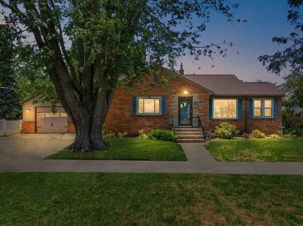 678 Pine Ave, Holland, MI 49423