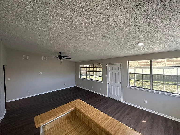 15935 Kenbrook Dr — Photo 12