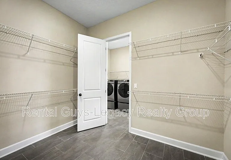 813 Crosswater Lake Dr — Photo 32