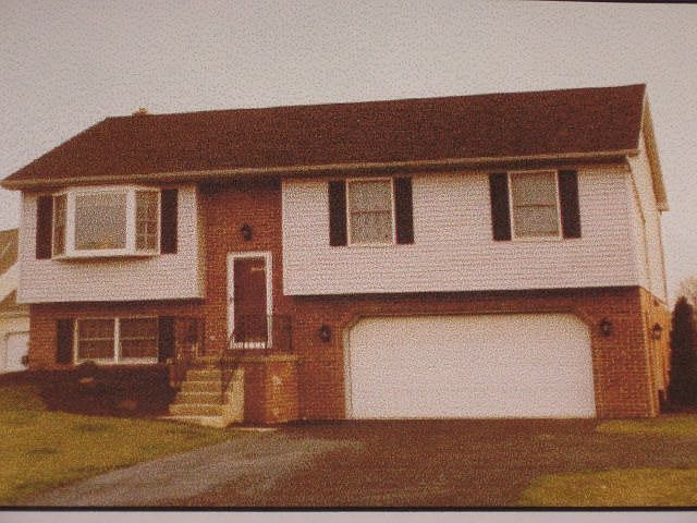 10 JOSHUA CIRCLE, REINHOLDS, PA. 17569 717-336-4514 OFFERING BUYERS AGENTS 3%