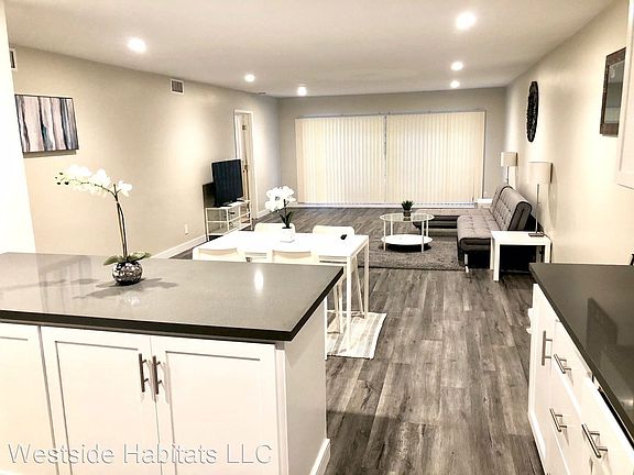 3rd image of 170 N Crescent Dr #105