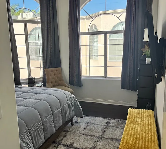 408 W Queen St #109 — Photo 34