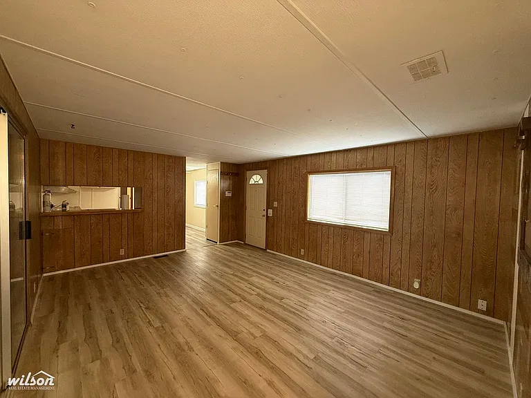 809 W Washington Ave — Photo 4