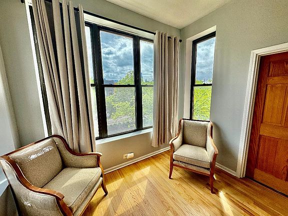 5th image of 532 N Ashland Ave #2
