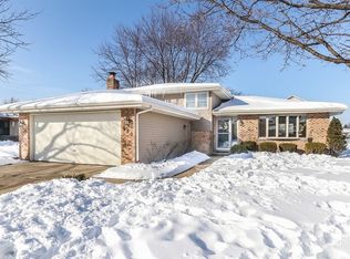 950 Kalamazoo Ct, Carol Stream, IL 60188