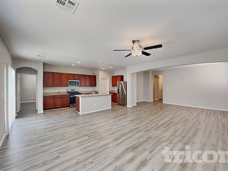1020 Fishing St — Photo 2