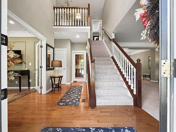2nd image of 38 Timber Oak Ct