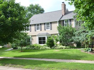 743 Wheelock Pkwy E, Saint Paul, MN 55106