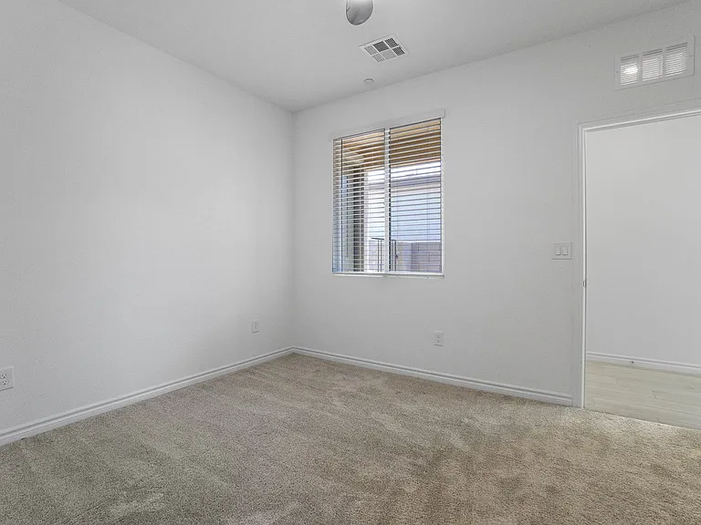 9770 Redwood Cascade St — Photo 17