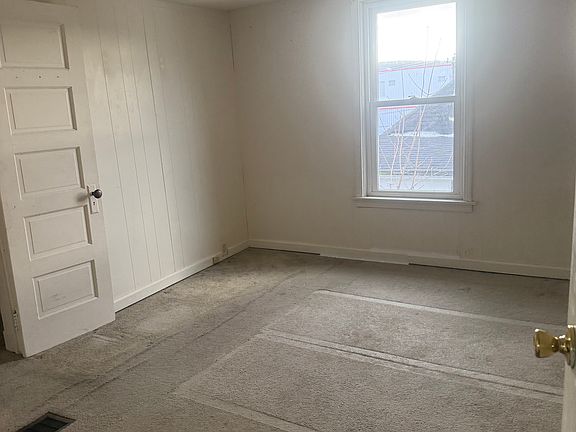 4th image of 104 Squires Ave #2