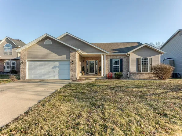 16 Annebriar Dr, Maryville, IL 62062